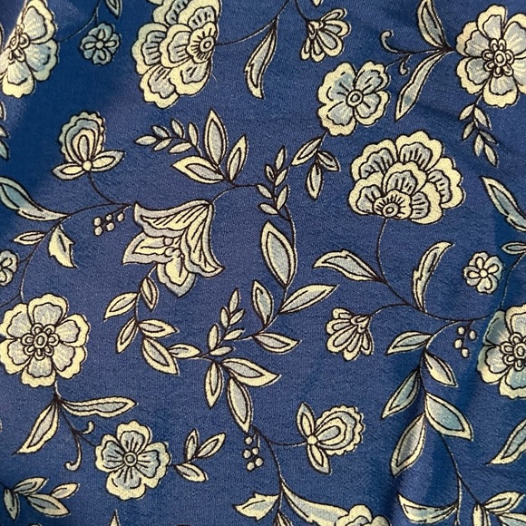 NEW Loft skirt with smocked waist line - Picture 3 of 5